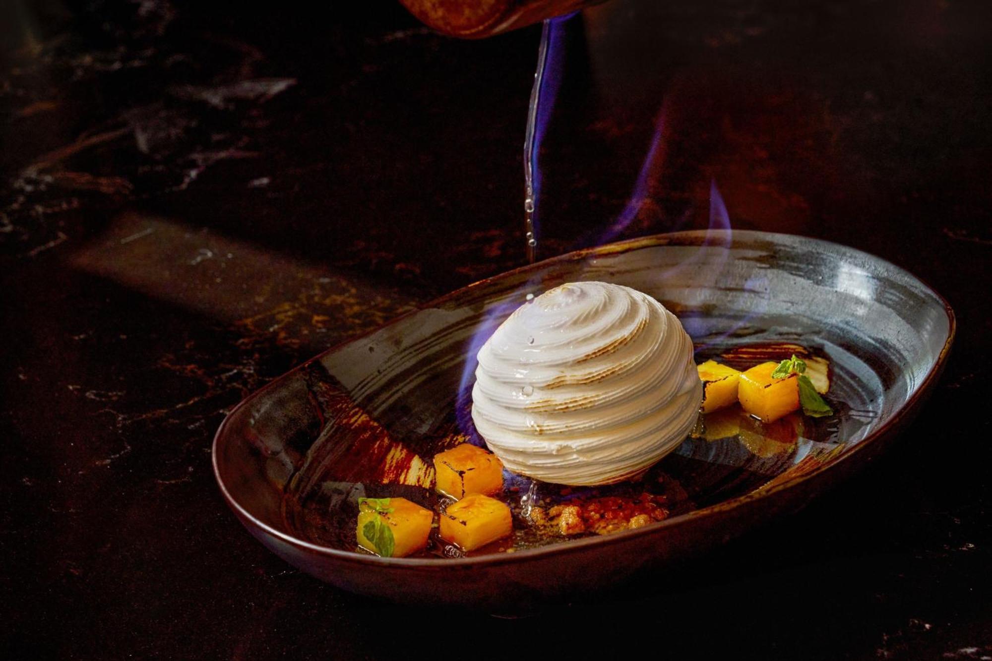 W Singapore - Sentosa Cove Exterior foto A dessert prepared with liquid nitrogen